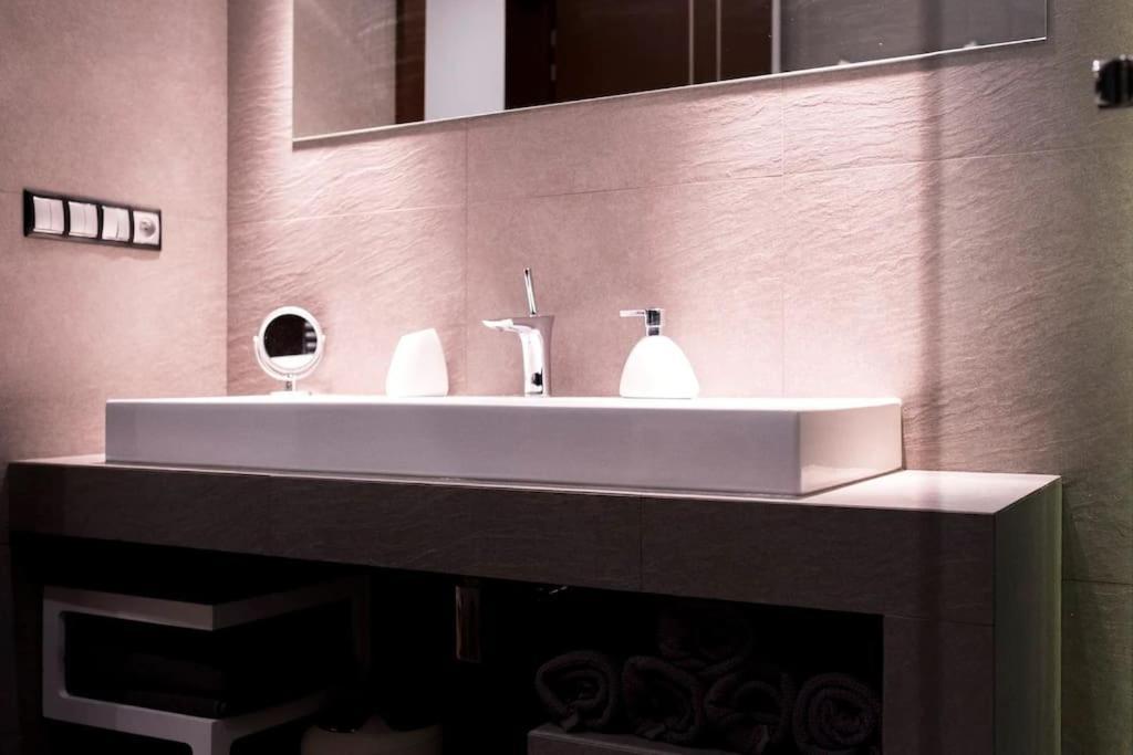 Evergreen - Old Town Spacious Stylish Apartment With Ac And One And A Half Bath, Baby & Kid- Friendly Bratislava Esterno foto