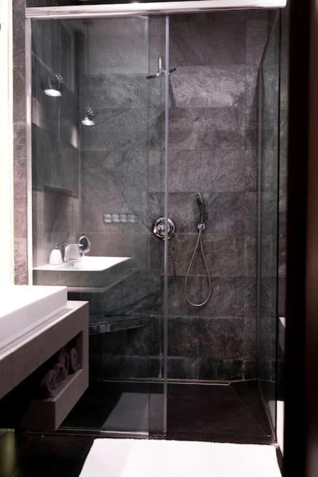 Evergreen - Old Town Spacious Stylish Apartment With Ac And One And A Half Bath, Baby & Kid- Friendly Bratislava Esterno foto