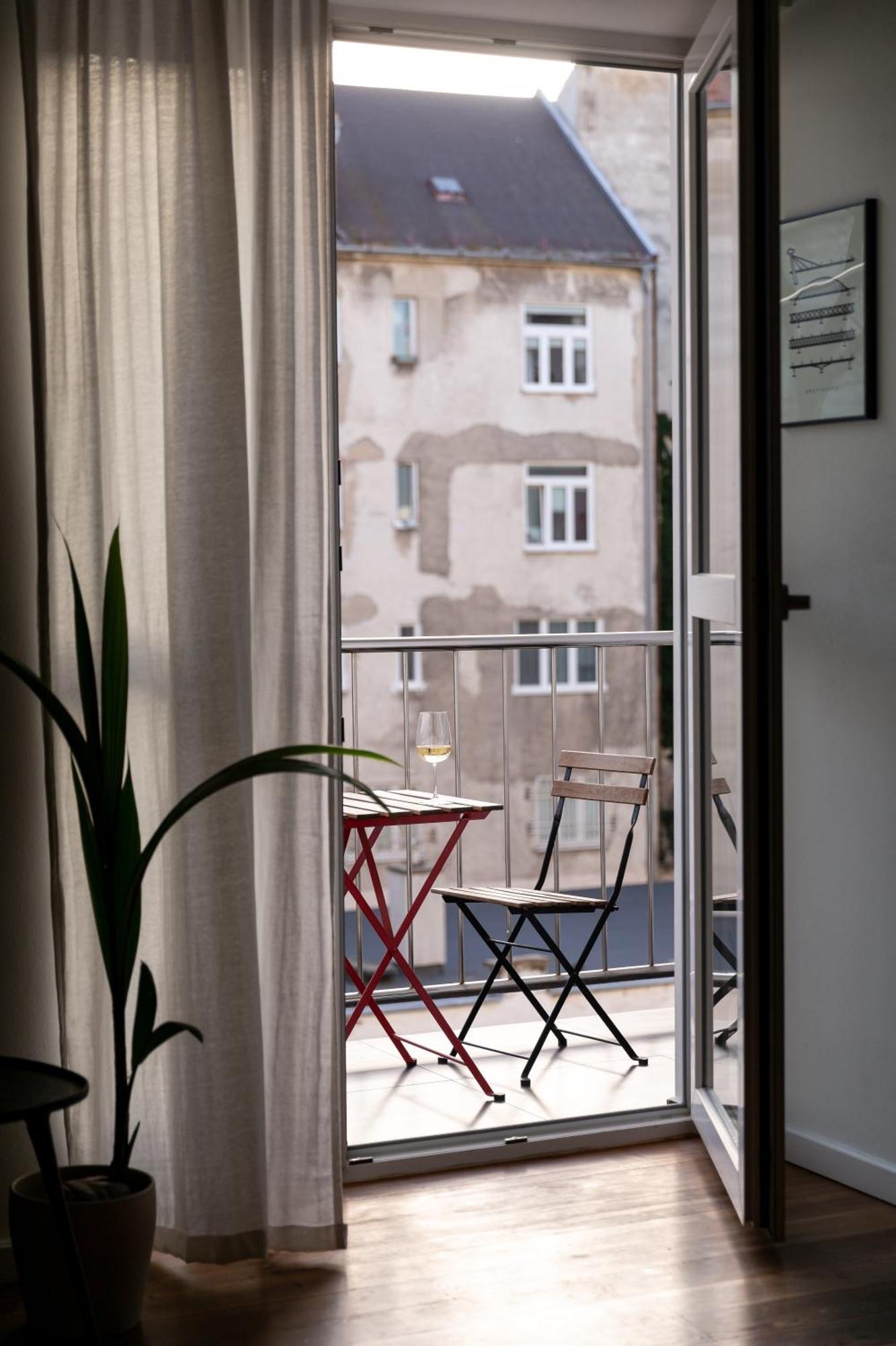 Evergreen - Old Town Spacious Stylish Apartment With Ac And One And A Half Bath, Baby & Kid- Friendly Bratislava Esterno foto